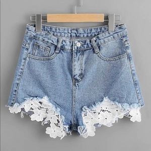 NWOT SHEIN Plus Contrast Lace Denim Short